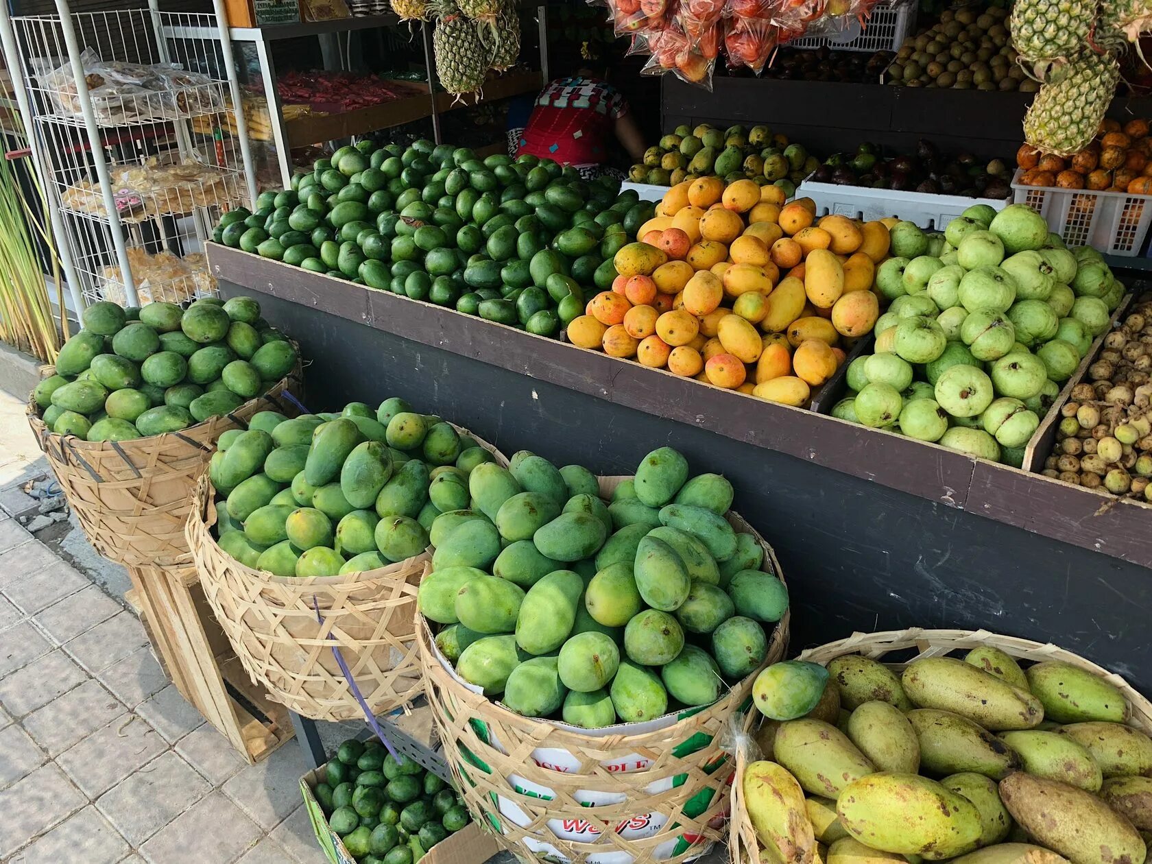 Лонган Бали. Манго на Бали. Экзотические фрукты Индонезии. Личи Бали. Какой фрукт растет в сочи манго