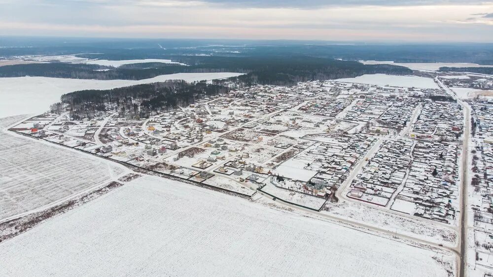 Екатеринбург поселок октябрьский. Резиденция Первомайский Екатеринбург. Посёлок Первомайский Свердловская область Сысертский район. Первомайский поселок Свердловская область резиденция. Резиденция в Первомайском коттеджный поселок.