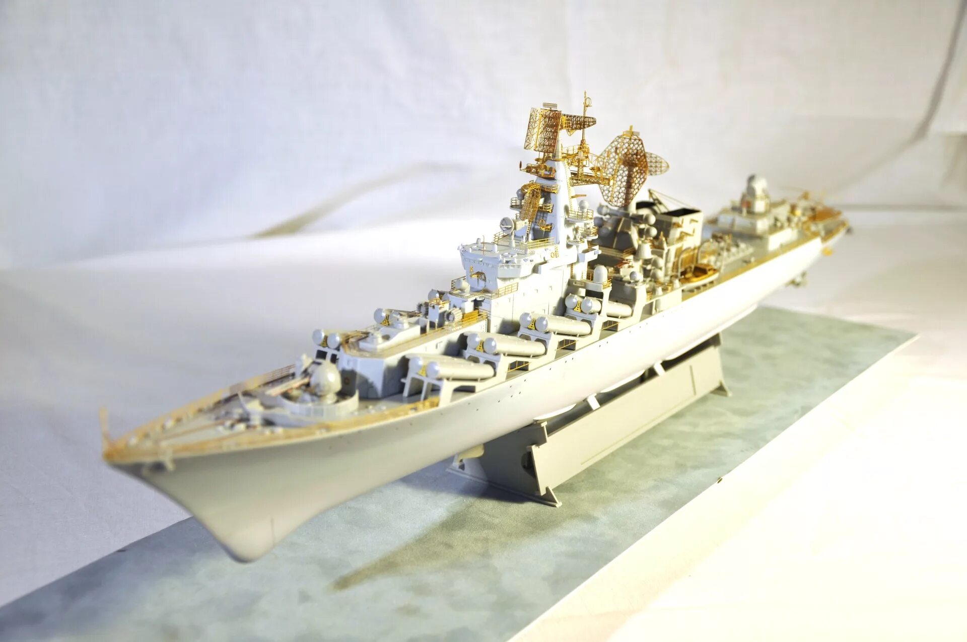 Трумпетр москва 1/700. Варяг 1 350 фототравление. Крейсер москва trumpeter 1/350. Модель ракетного крейсера варяг. 1 350 москва.