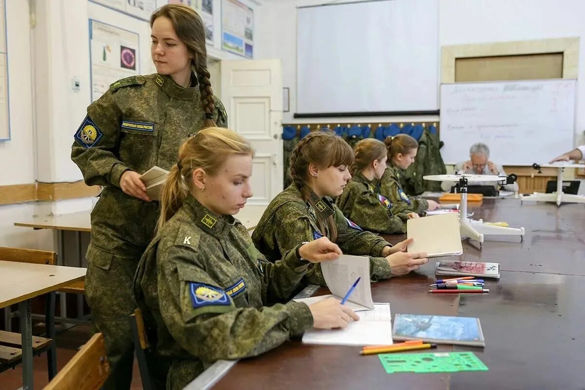 Получение военного образования. Курсантки военное училище МО РФ. Военное образование для девушек. Военные вузы для девушек.