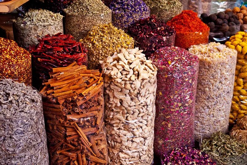 Орехи на развес купить. Dubai Spice Souk. Рынок специй в Дубае. Специи на развес. Приправы производители.