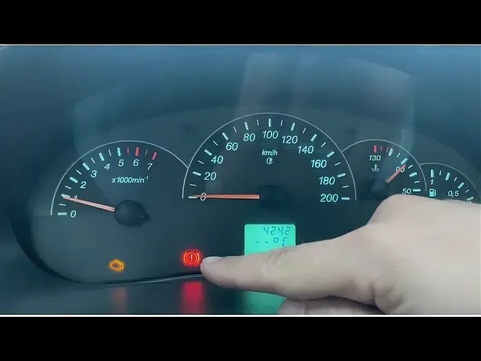 На приоре горит треугольник. Лампочка тормозной жидкости ваз 2114. загорается треугольник на приоре. моргает лампочка тормозной жидкости ваз 2114. горит датчик охлаждающей жидкости ваз 2114.