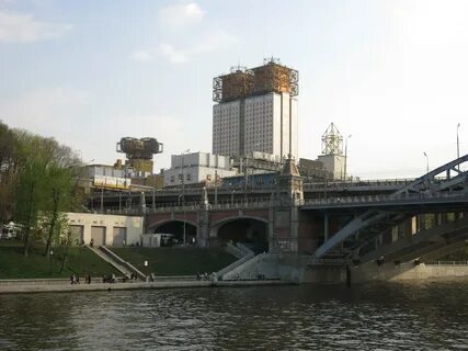 Лужники москва река