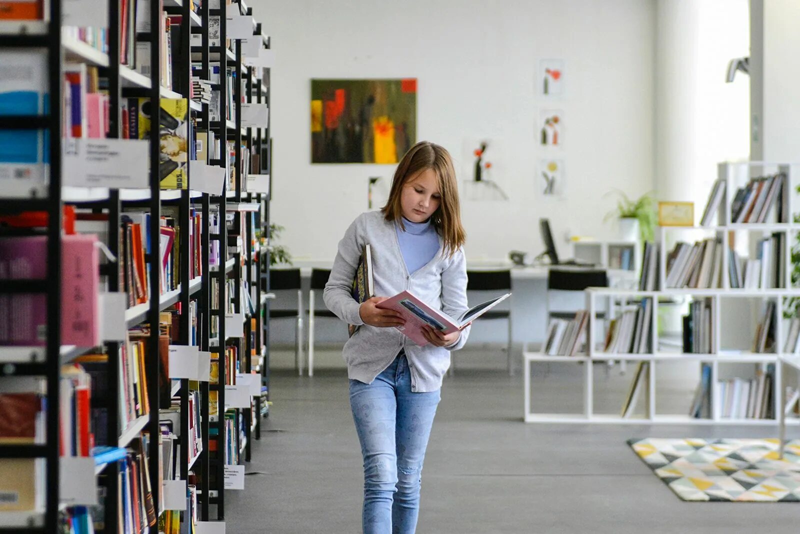 Пятьюдесятью шестью книгами. Мос ру книги.