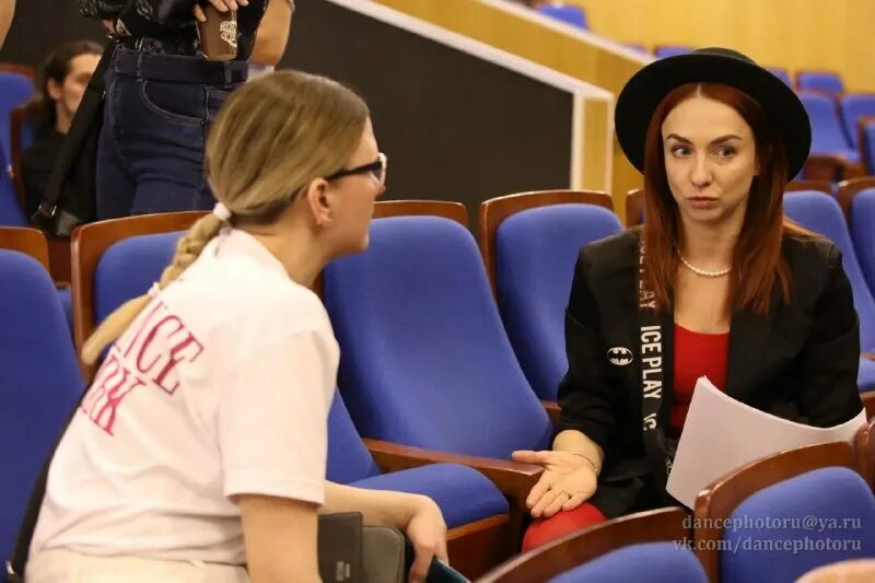 Жюри голос дети 2017. American got talent судьи 2019. Танцы со звездами судьи жюри. Судило жюри. America got talent жюри хайди.