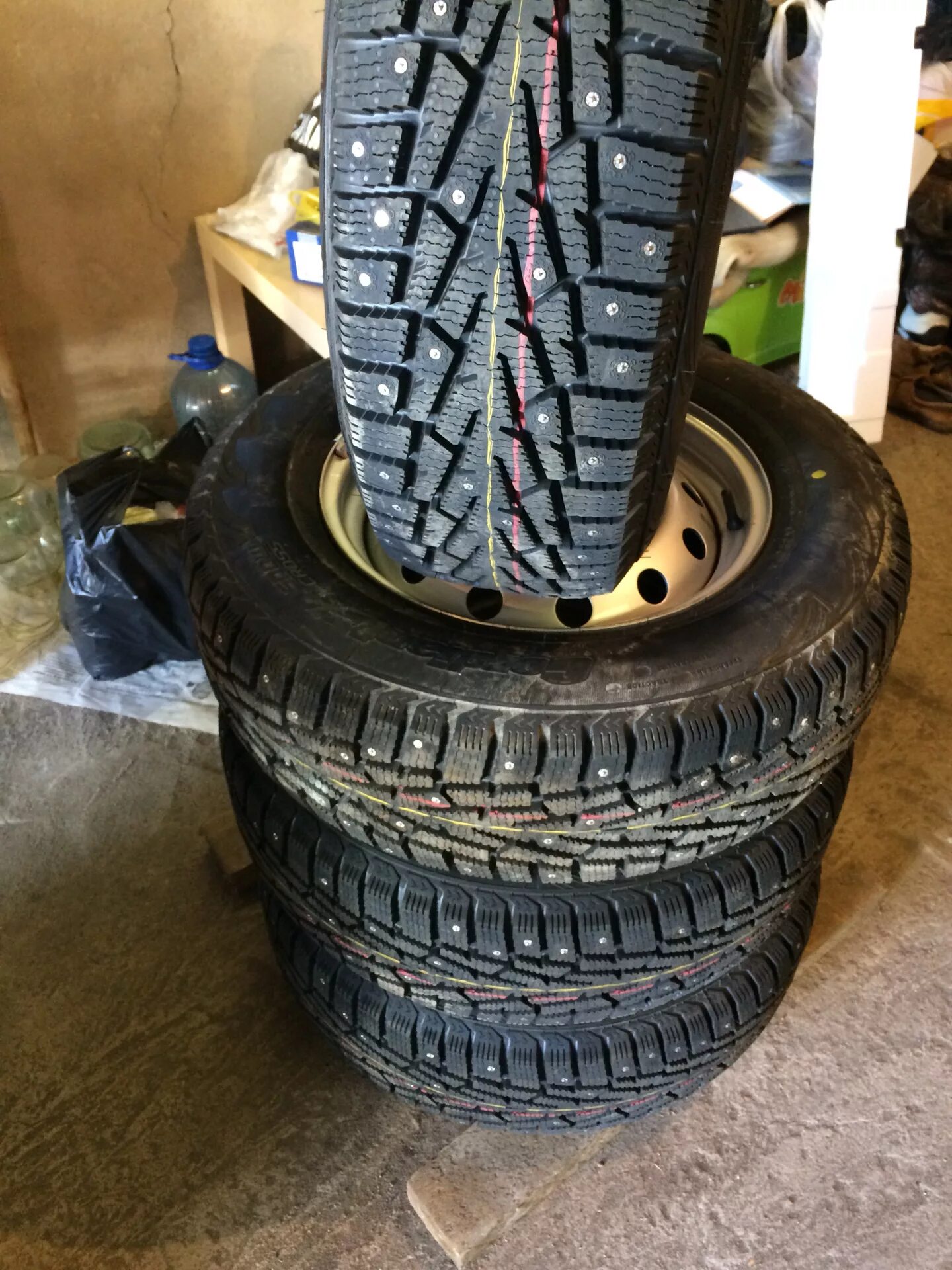 Купить колеса кордиант. Кордиант Сноу кросс 175/65 r14. Кордиант Сноу кросс 205 70 15. Шины 175/65 r14 Cordiant Snow Cross. Резина Кордиант р14 зима.