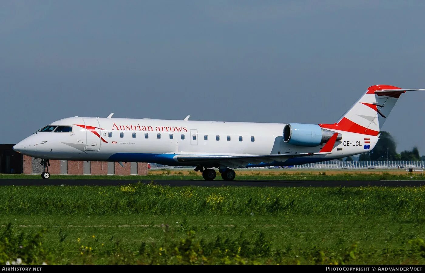 Bombardier crj 200. CRJ, Bombardier Regional Jet 200. Бомбардье CRJ-100/200. Canadair CRJ 200 самолет.