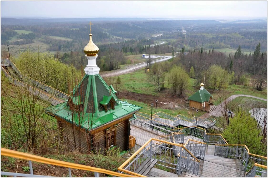 Родники пермский край. Белогорский монастырь Пермский край часовня. Монастырь в Кунгурском районе. Часовня Николая Чудотворца Пермь. Святой источник Николая Чудотворца в Пермском крае.