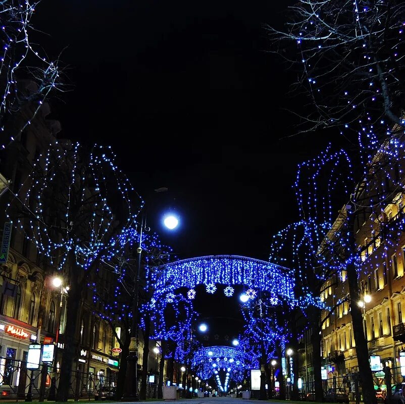 питер нг 2021. васька спб подсветка новогодняя. праздничная подсветка петербурга. рождественские огни санкт петербурга. ночной новогодний питер.