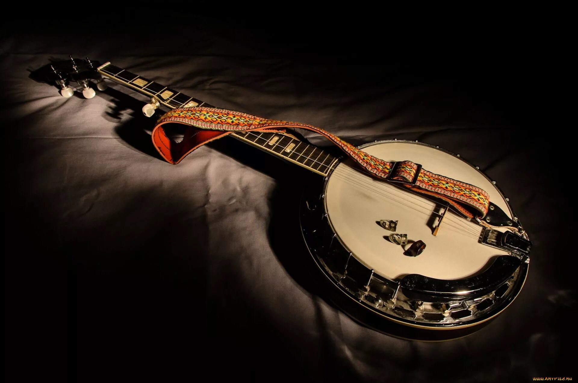 Музыкальные инструменты кантри. Певец вуди гатри. Банджо инструмент. Country music hall of fame and museum:. Музыкалныеинструменты.