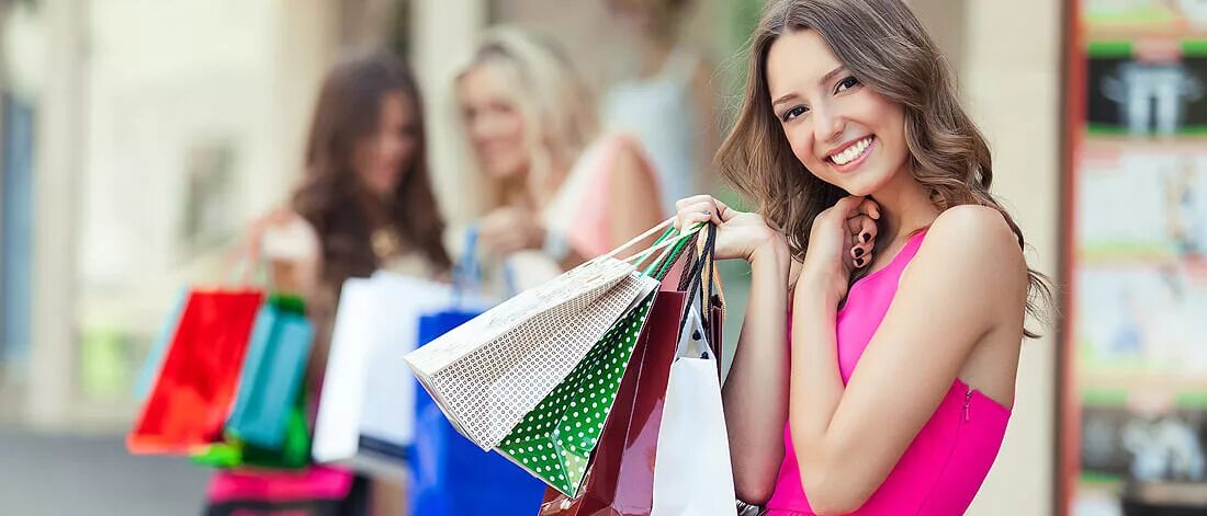 Shopping is fun. Женщина с покупками. Шоппинг. Модель на шоппинге. Шоппинг фото.