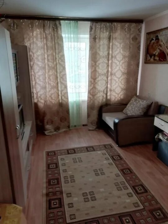 Снять гостинку в кемерово. Комната гостиничного типа фото. Снять гостинку в кемерово. Сдам кгт кемерово. Комната секционка.