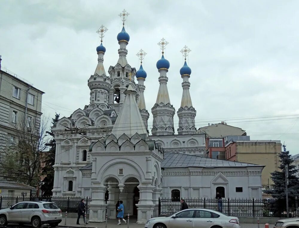 Московская церковь рождества богородицы. Храм Рождества Богородицы в Путинках. Храм Рождества в Путинках в Москве. Церковь Рождества Пресвятой Богородицы Москва. Московская Церковь Рождества Богородицы в Путинках.