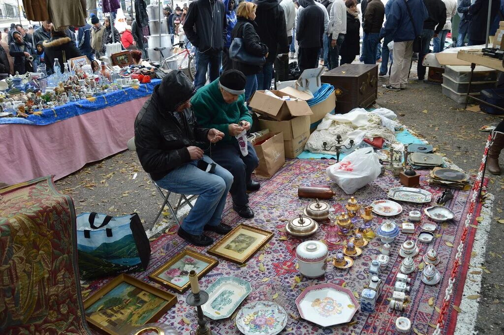 Время работы блошиного рынка. Блошиный рынок Ижевск. Блошиный рынок в Минске поле чудес. Организация блошиного рынка. Блошиный рынок в Батуми.