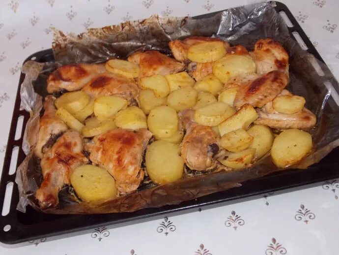 Курица с картофелем в духовке в пакете. Курица с картофелем в духовке в пакете
