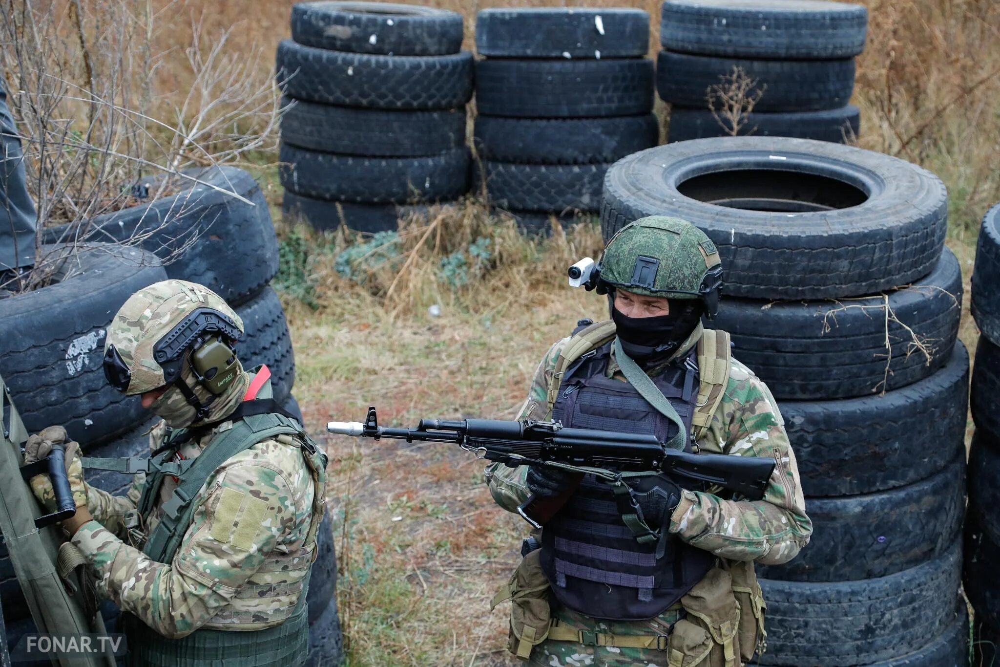 Нападение на колонну Пермского ОМОНА. Колонна ОМОНА под Харьковом. Вологодский ОМОН колонна на Украине. Колонна ОМОН на марше.