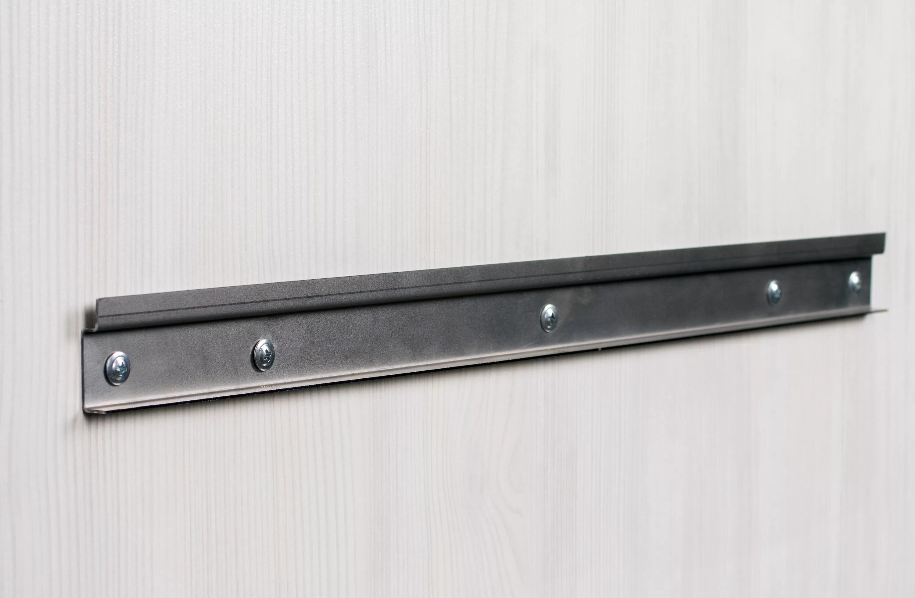 Планка ограничительная sn-120. Hettich 1007403 шина для навесов typ b, l3000 мм, сталь. Угловая планка для столешницы 38. Металлическая планка 300х30х4. Hettich 1007403 шина для навесов typ b, l3000 мм, сталь.