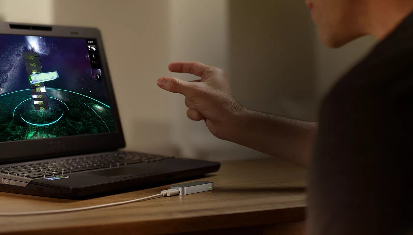 Управляющий компьютер. Управление на компе. Viewsonic vx2258. Компьютер в офисе. Программист.