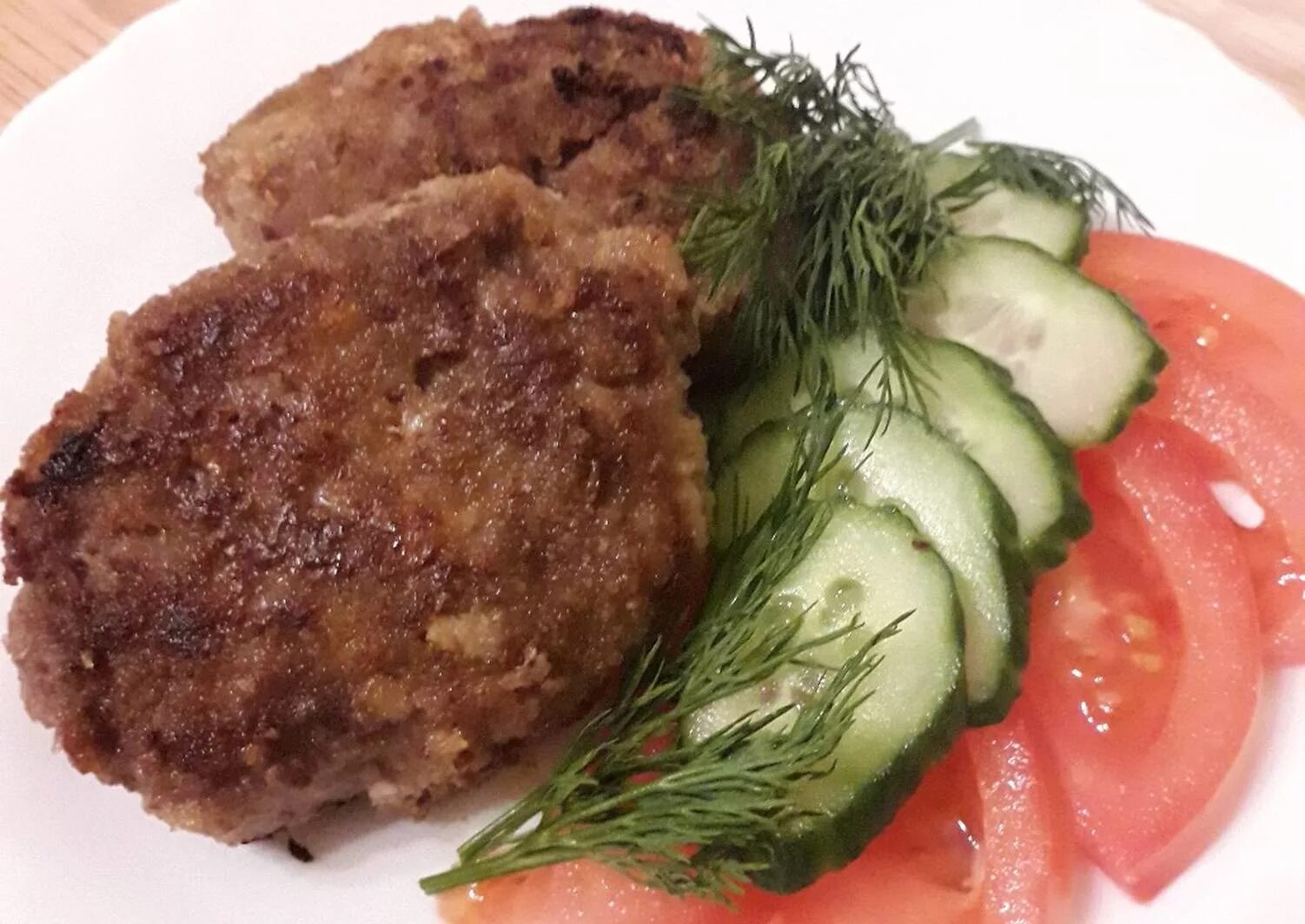 жареные котлеты. рецепт вкусных котлет из говядины. котлеты мясные. рецепт вкусных котлет из говядины. котлеты звениговские мясной богатырь.