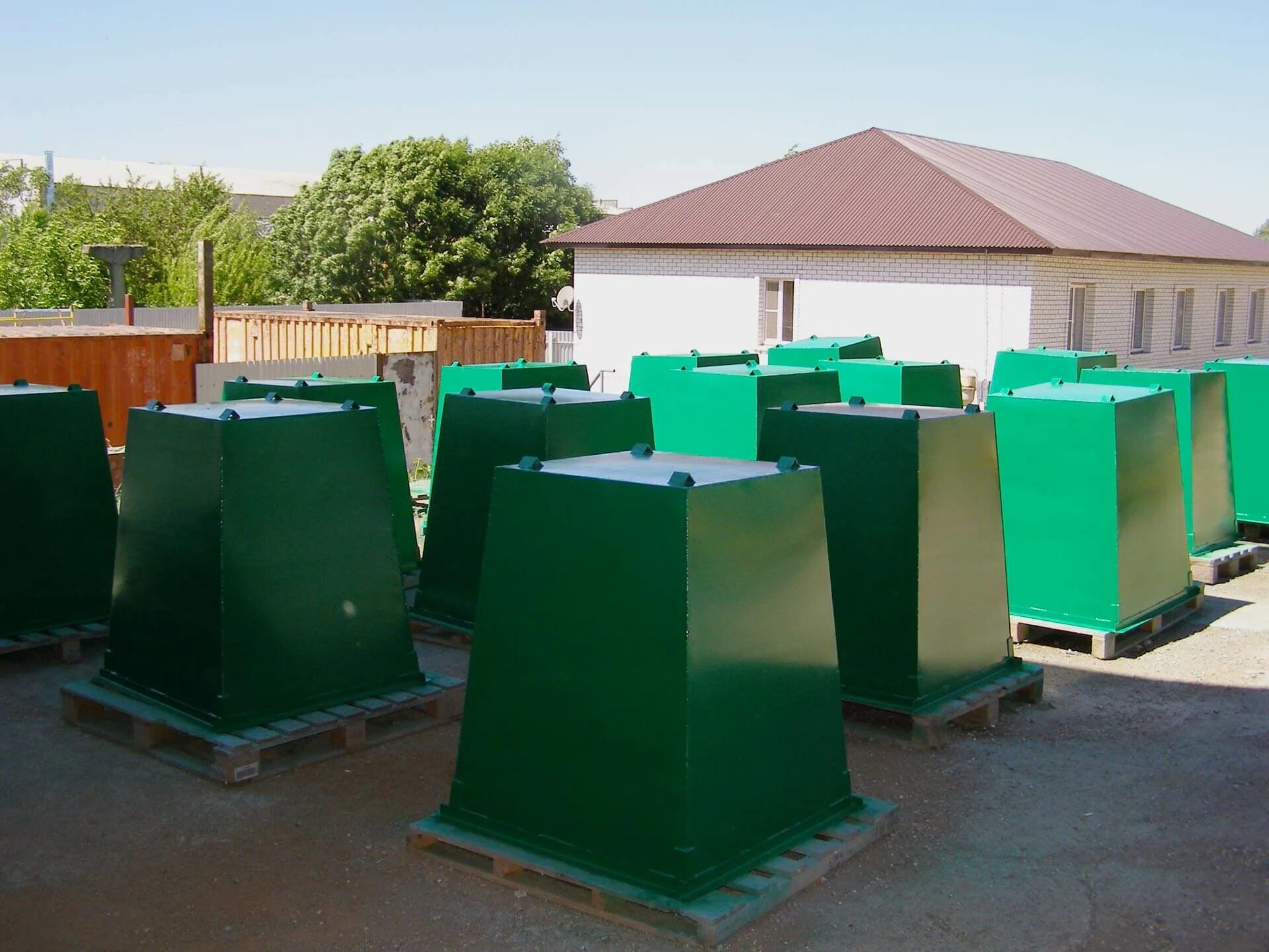 бак для тбо 0. 75 м3. контейнер для твердых коммунальных отходов. 1 металл. 75 м3.