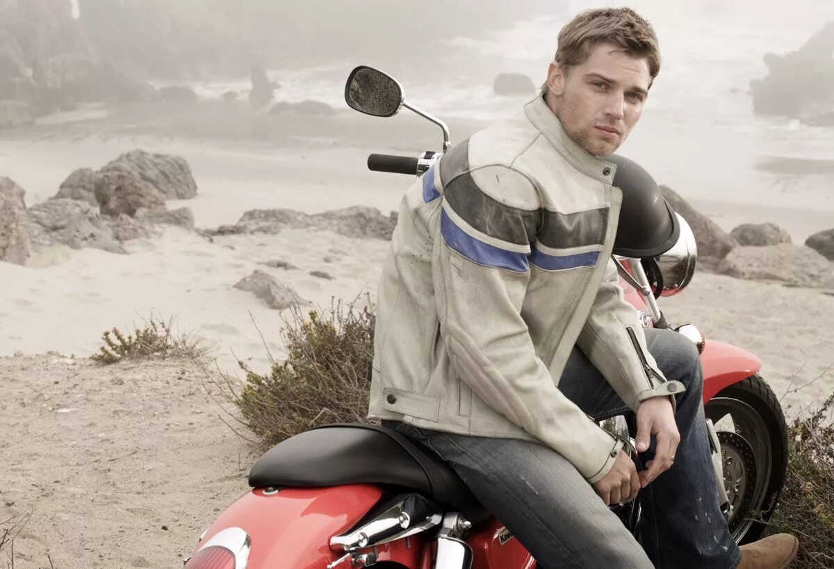 0 mike mike 0. Mike willcox. Mike chabot актёр. Майк тайсон уши конфеты. Майк фогель 2023.