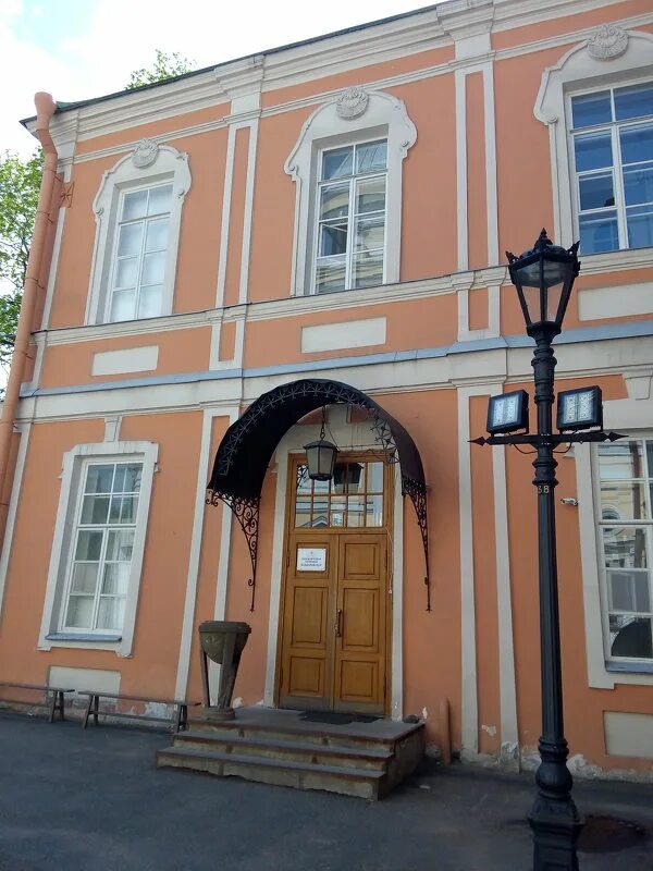 скорбященская надвратная церковь в александро-невской лавре. федоровская церковь александро-невской лавры. александро-невская лавра в санкт-петербурге митрополичий сад. фото александро невской лавры летом главный вход. гостиницы александро невской лавры.