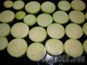 Колечки кабачков в духовке с сыром
