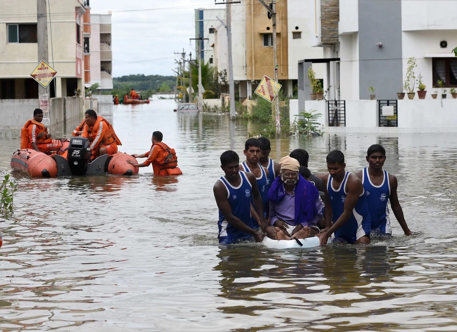 Flood natural disaster. Наводнение. Стихийные бедствия в Индии. Наводнение в Индии. Природные катаклизмы Индии.