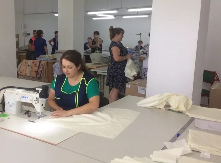 индивидуальный пошив одежды. золотая швея. золотошвейное искусство сумочки. униформа для швеи и портного. золотая швея.