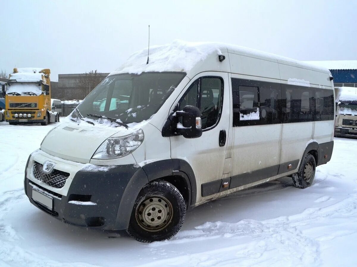 Купить пежо пассажирский. Peugeot Boxer 2005 Комби. Peugeot Boxer 2012. Peugeot Boxer дизель. Peugeot Boxer Combi.