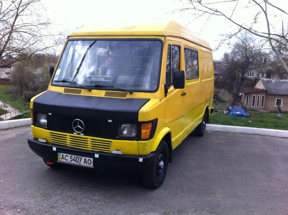 Купить мерседес 208. Mercedes-Benz t1 208d. Мерседес Бенц 208д. Мерседес т1 208. Мерседес т1 409д.