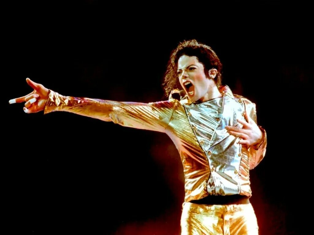 Поет песни майкла джексона. Michael Jackson 1997. Michael Jackson на сцене. Michael Jackson 1997 Concert.