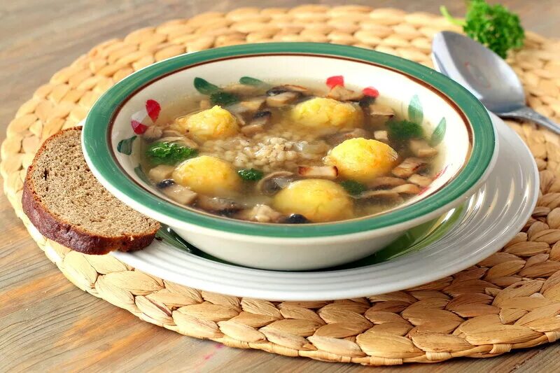 суп из ячневой крупы. похлёбка с ячневой крупой. грибной суп с фрикадельками. суп с ячневой крупой. суп с ячневой крупой.
