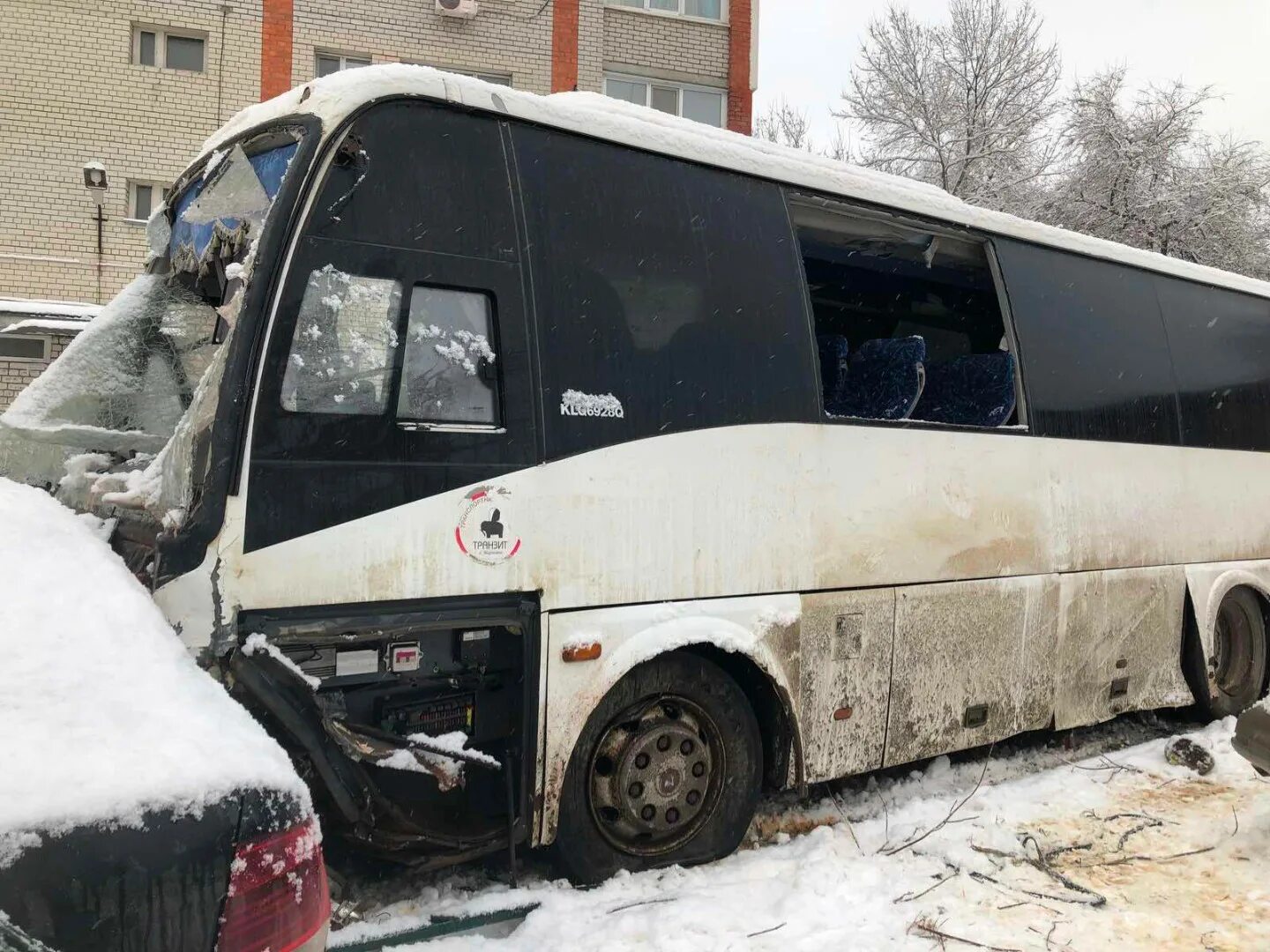 Чп автобус. Саратов авария автобус.