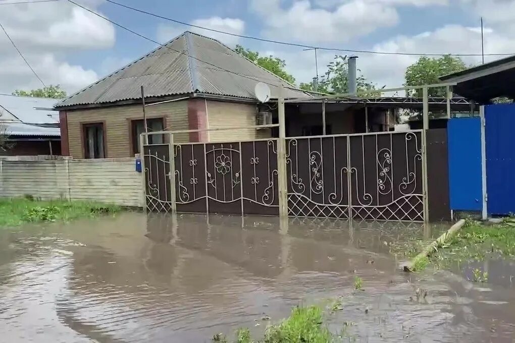 Погода ст владимирская краснодарский. Потоп в Краснодарском крае. Лабинск подтопление. Подтопления домов в Тихорецке Краснодарского. Новокубанск затопило.