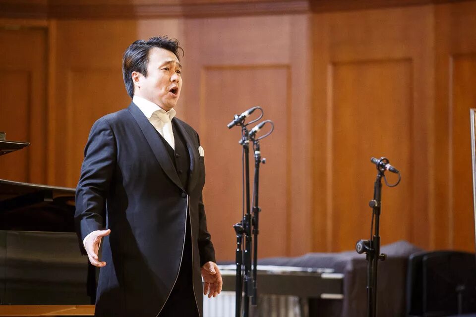 Сон басс. Корейские оперные Певцы. Ариунбаатар. Кореец оперный. Пак оперный певец Корея.