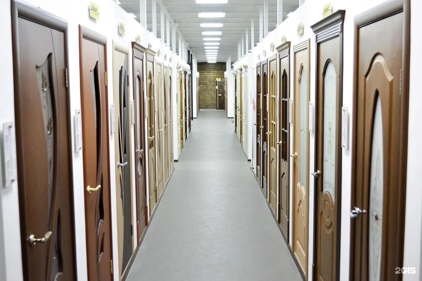 межкомнатные оптом. склад межкомнатных дверей. двери межкомнатные 2100*700 экошпон. склад дверей на ахохова 98. склад плитки.