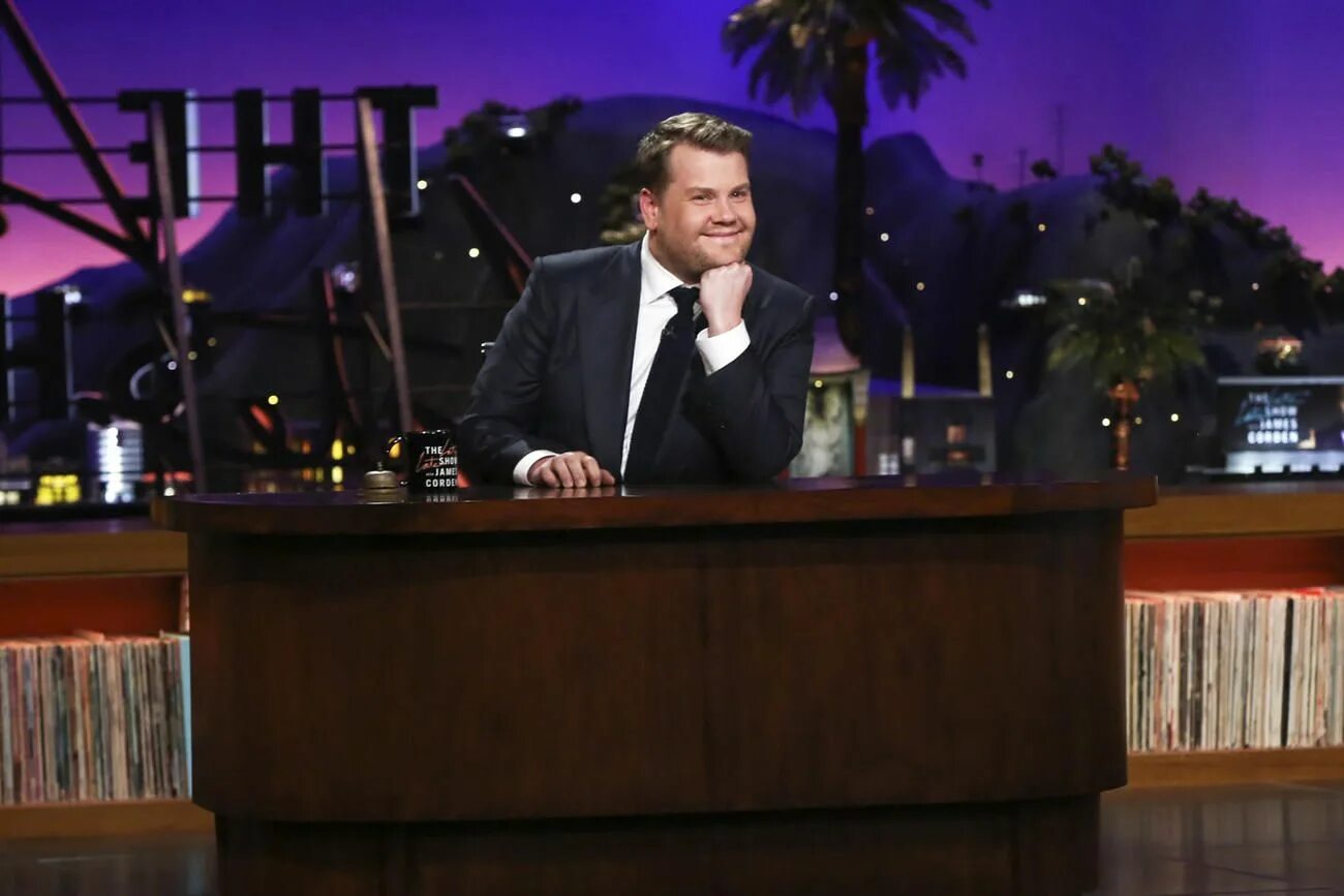 The late show with stephen colbert. Nbc джимми фэллон. The late night show. Фэллон. Лэйт найт шоу.