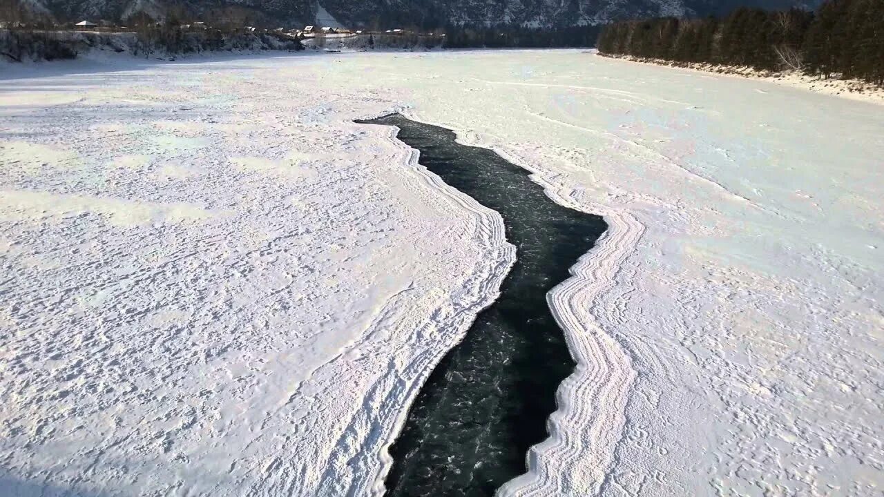 Катунь замерзла. Глаза катуни голубые озера. Катунь в декабре. Горный алтай зимний катунь. Горный алтай катунь сто.