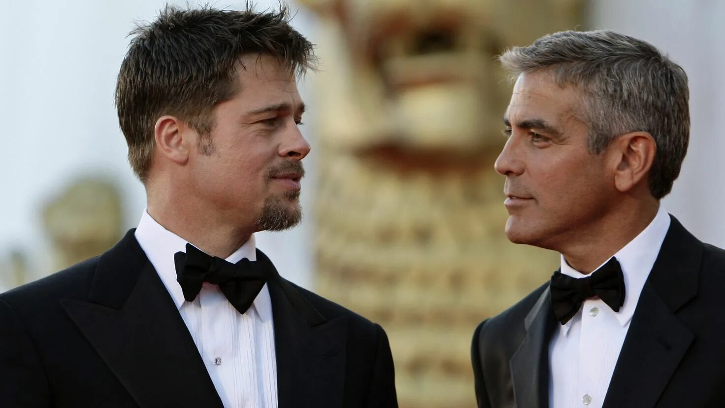 Джордж Клуни и Брэд Питт. Джордж Клуни и Брэд Питт фото. 10. Брэд Питт 9. Джордж Клуни. Брэд Питт друзья Оушена. Клуни питт