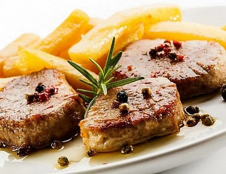 Медальоны из телятины. Медальоны под соусом демиглас. Медальону с соусом демиглас. Медальоны филе миньон. Медальон блюдо.