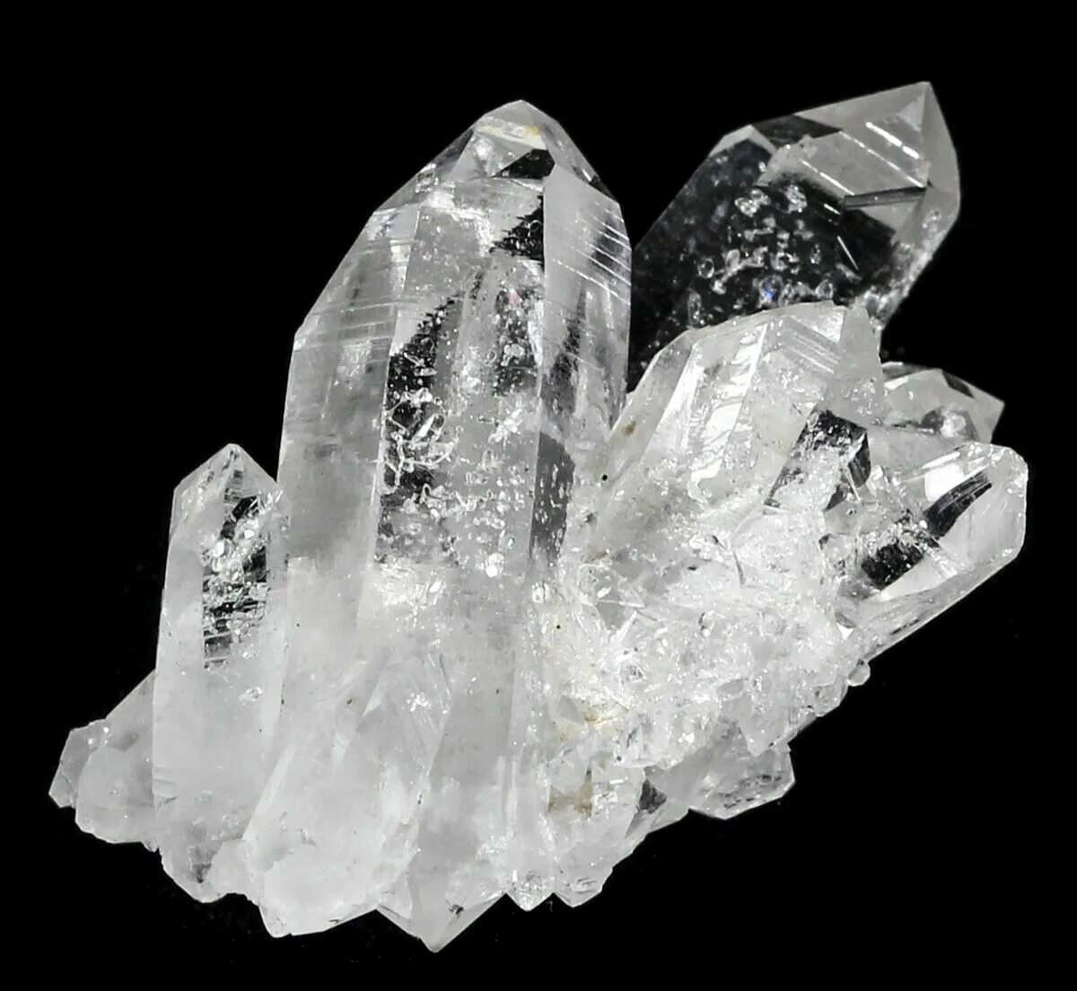 Quartz crystal. Куартс Кристал. Келериттвый кварцевый Кристалл. Сахарный кварц Кристалл. Сдвоенный Кристалл кварца.