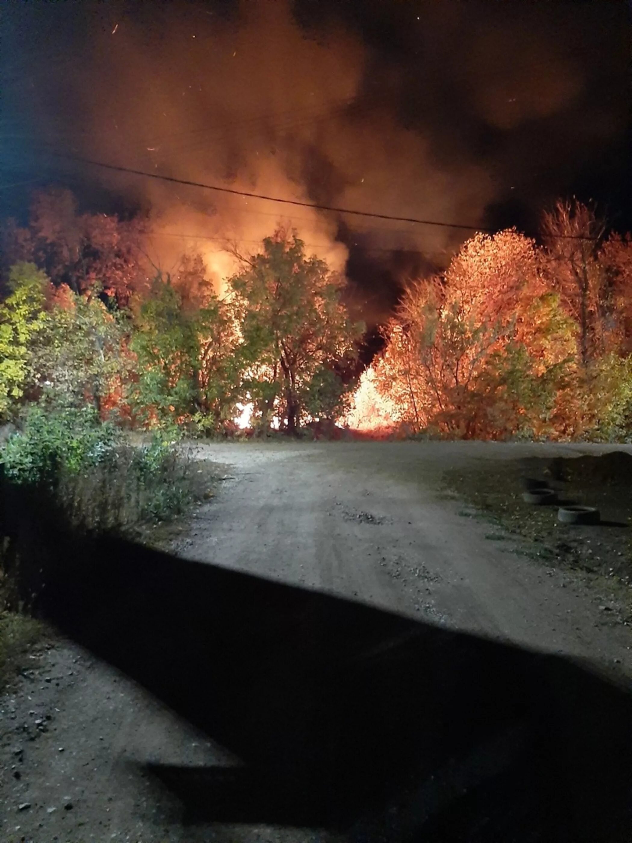 Пожар в Бузулуке. Зарево пожара. Зарево ночного пожара. Зарево пожара ночью.