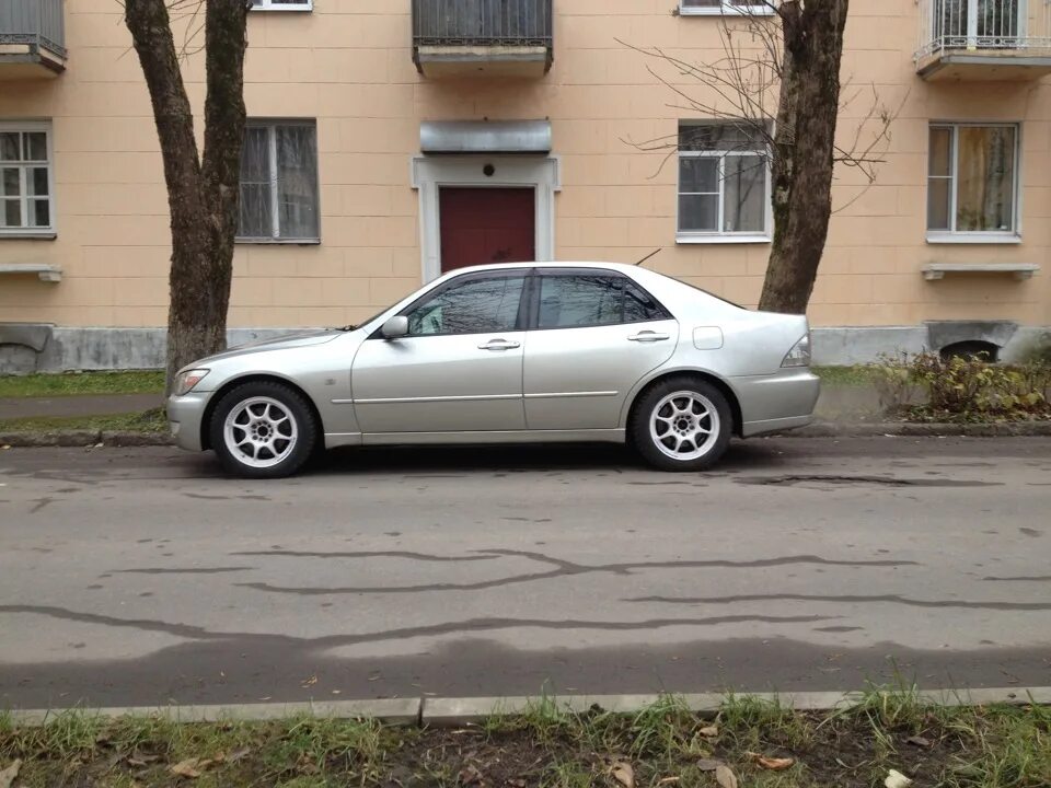 Шины тойота алтезза. Шины Тойота Altezza. Toyota Altezza 1999. 225 55 R17 на альтезу. Альтеза Weds.