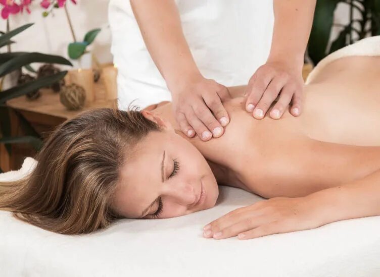 Lee massage. Лимфодренажный массаж тела. Лимфодренажный массаж всего тела фото. Картинка для рекламы вакуумный лимфодренажный массаж.