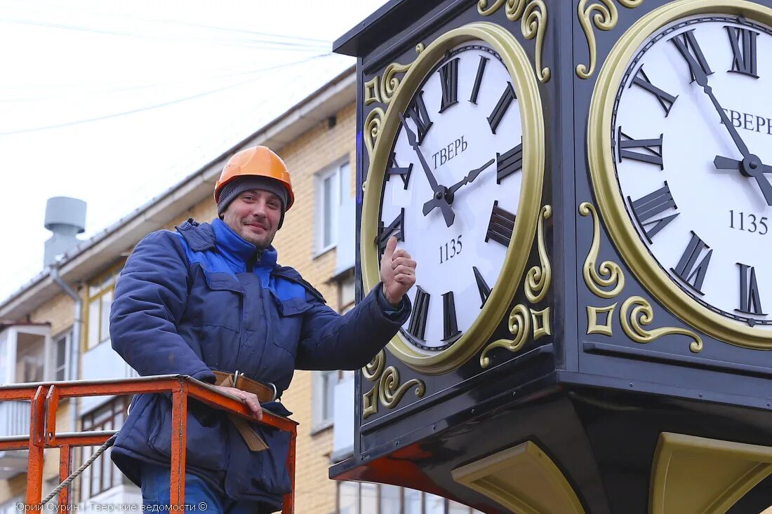 Тверь часы на Радищева. Спутник городские часы Твери. Который час в твери