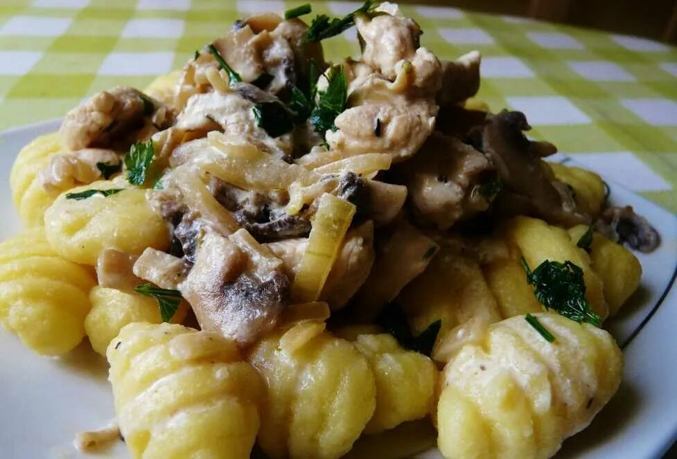 Ньокки (итал. Gnocchi) — итальянские клецки,. Картофельные клецки ньокки. Ньоки картофельные ньокки. Клёцки картофельные ньокки. Галушки с курицей рецепт с фото