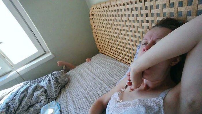 Мама Попросила Сфотографировать Ее Голой На Кровати
