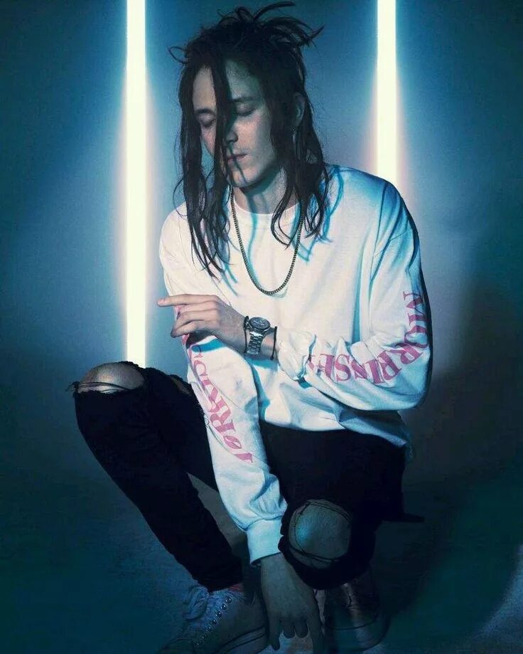 Chase atlantic smesha. Митчелл кейв. митчелл кейв chase. митчелл чейз атлантик. mitchell cave chase atlantic.