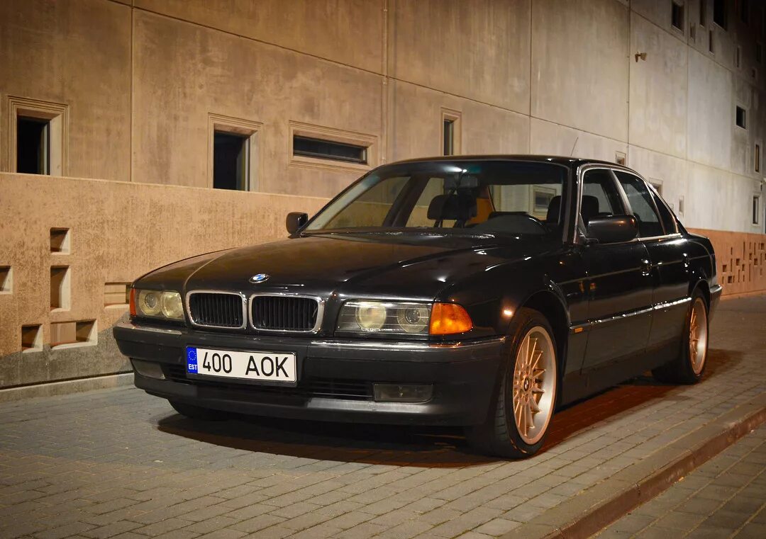 Бумер семерка. BMW 7 e38. BMW 7 бумер. БМВ 7 бумер. BMW е38 бумер-1.